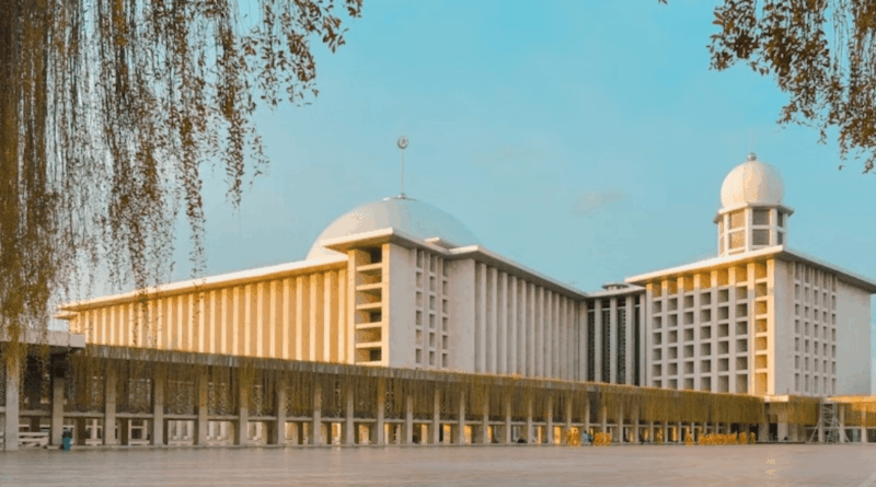 Wisata Religi Indonesia Sakral dan Menenangkan